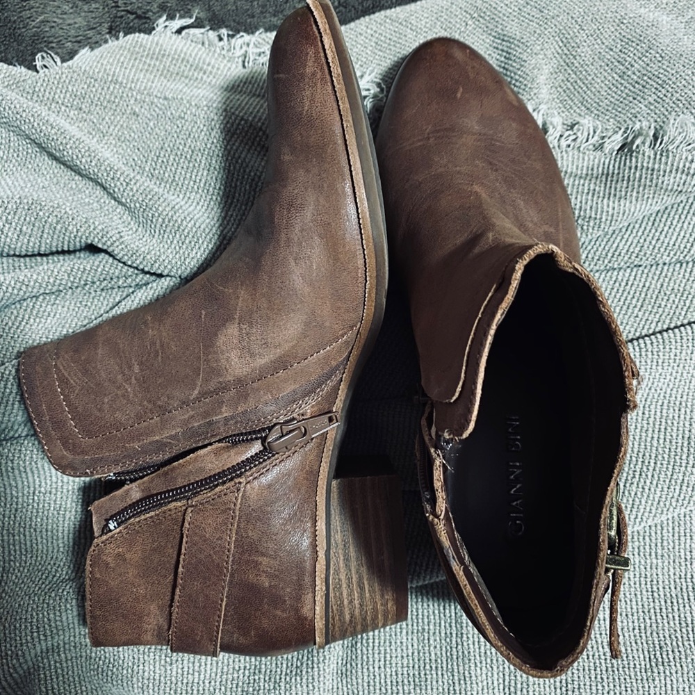 Brown leather booties - Picture 2 of 4